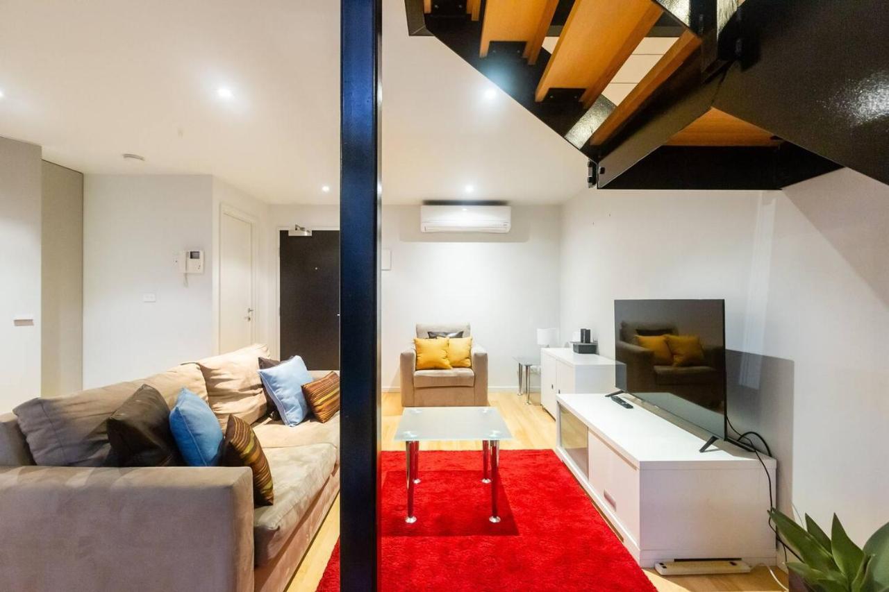 New York Lofted Cbd Retreat With Pool And Parking