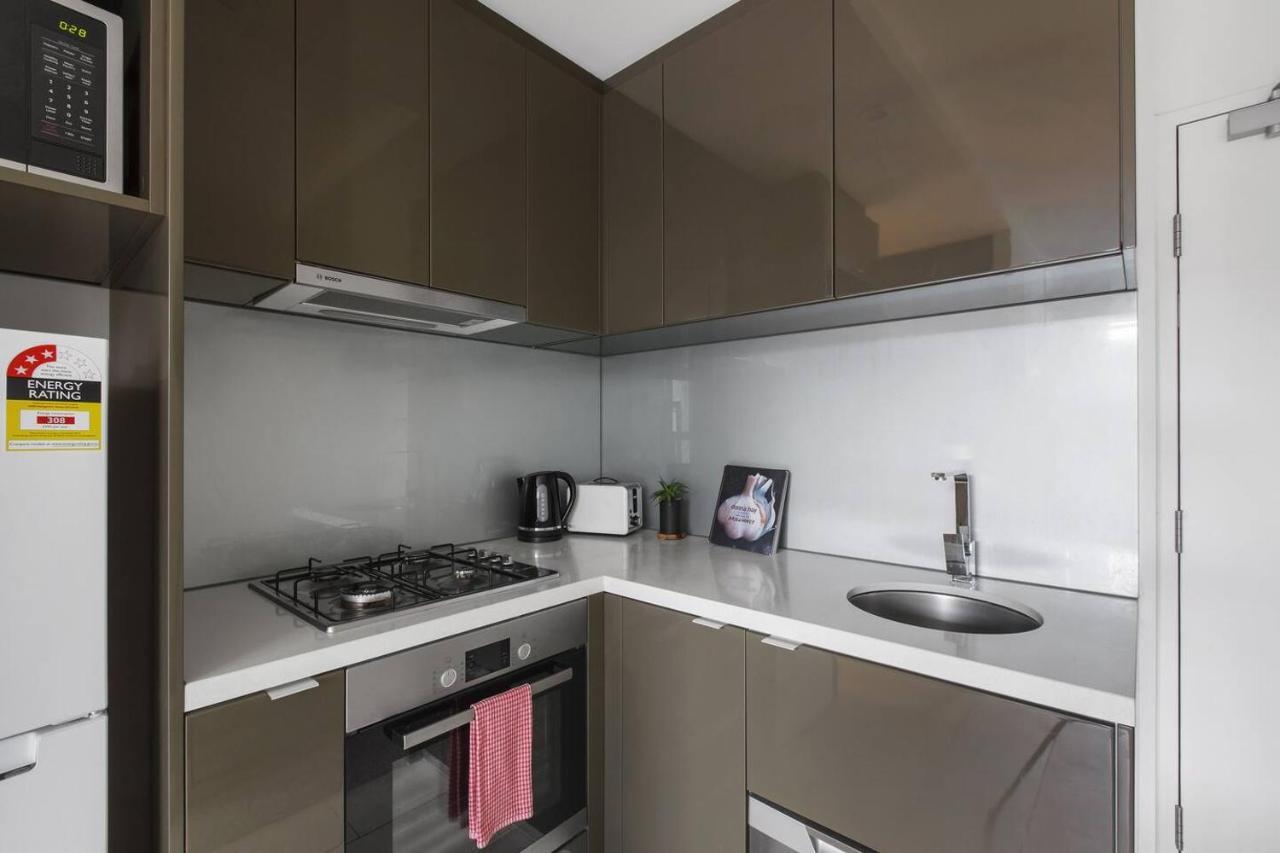 Apartment Iconic Southbank Locale Meets Modern Comfort