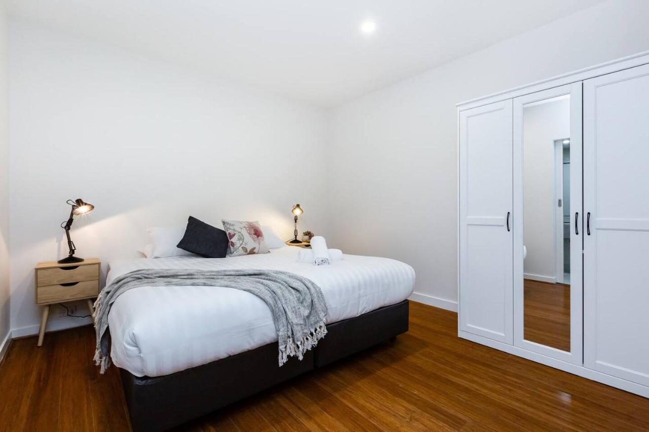 Apartment Inner City Seclusion Near Rmit With Parking Melbourne