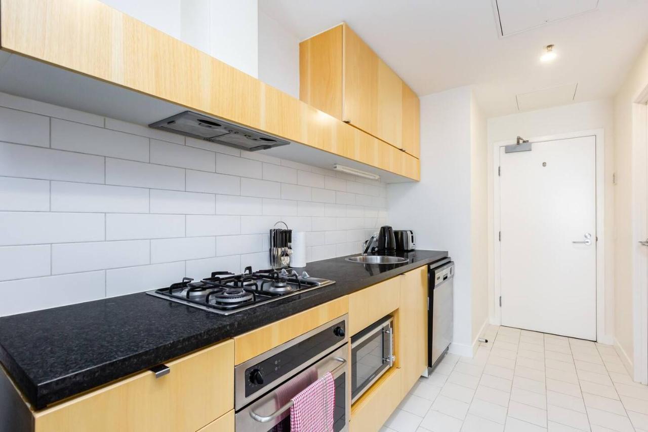 Inner City Seclusion Near Rmit With Parking Apartment Melbourne