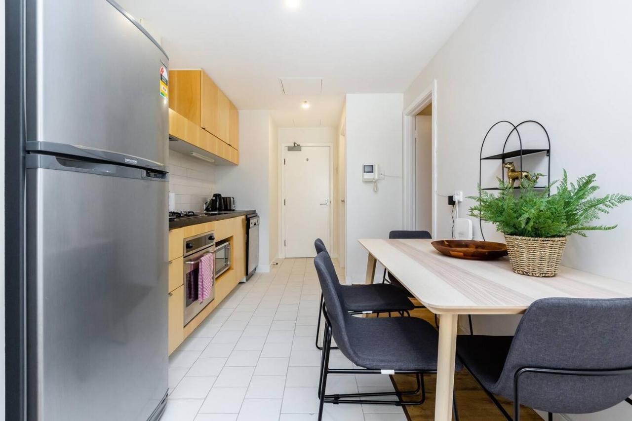 Apartment Inner City Seclusion Near Rmit With Parking *