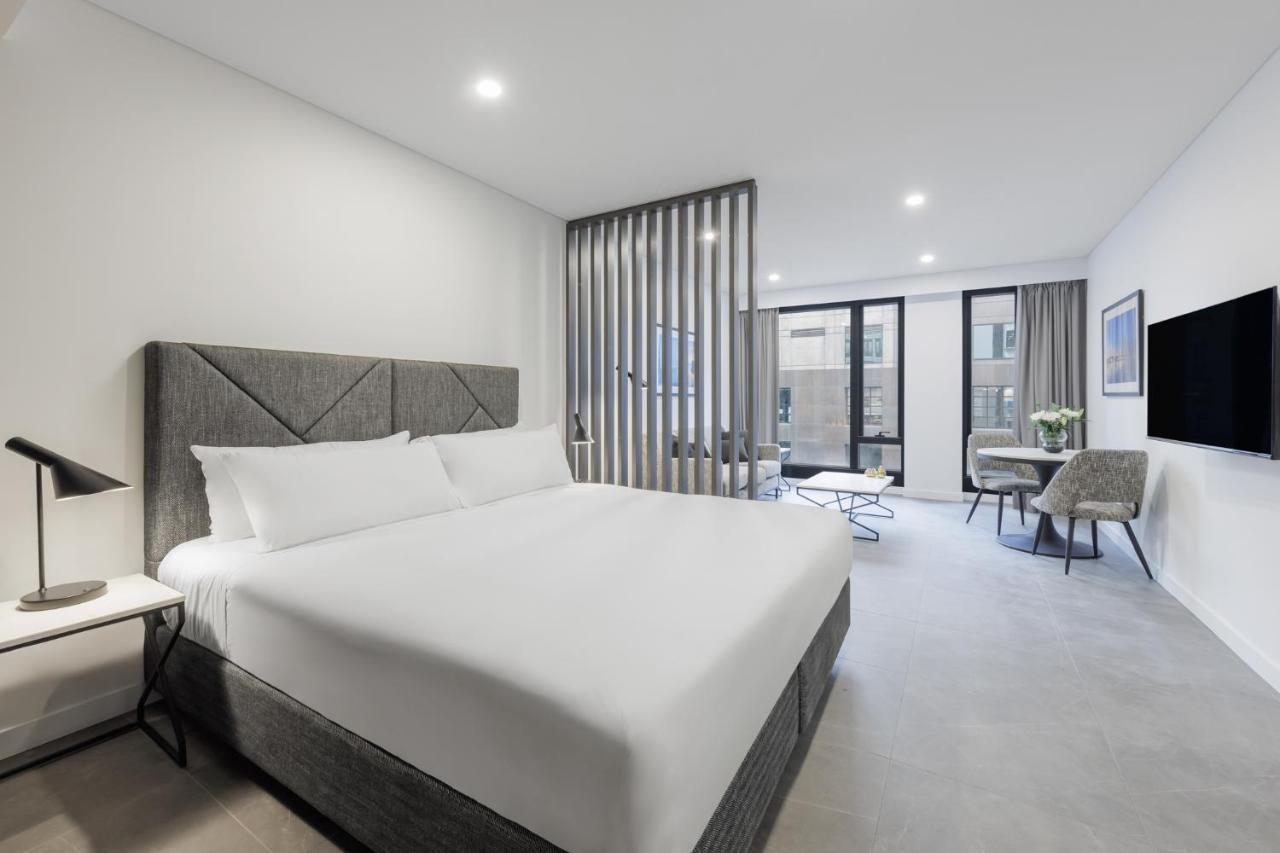 Meriton Hotel