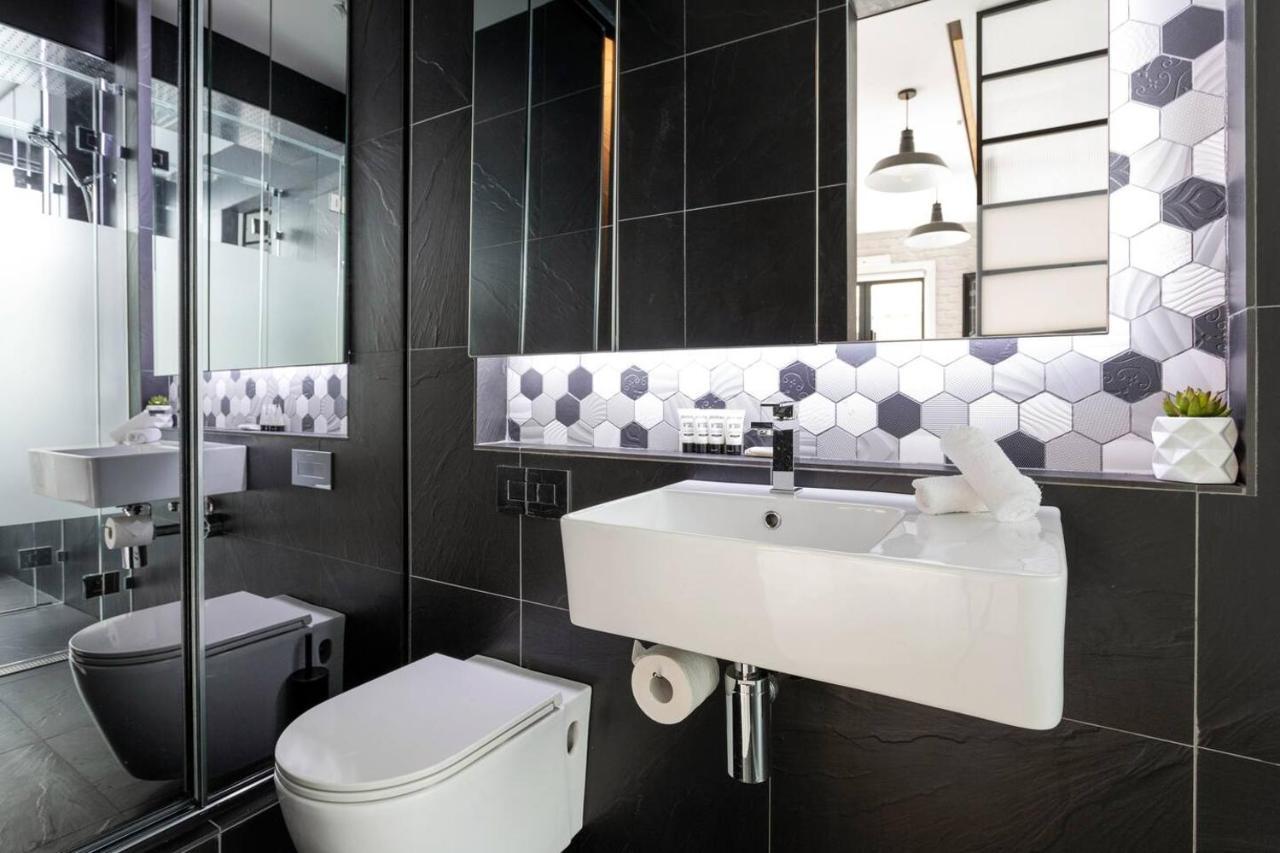 The Kings Domain At The House Of Windsor By Ready Set - Ground Level * Melbourne
