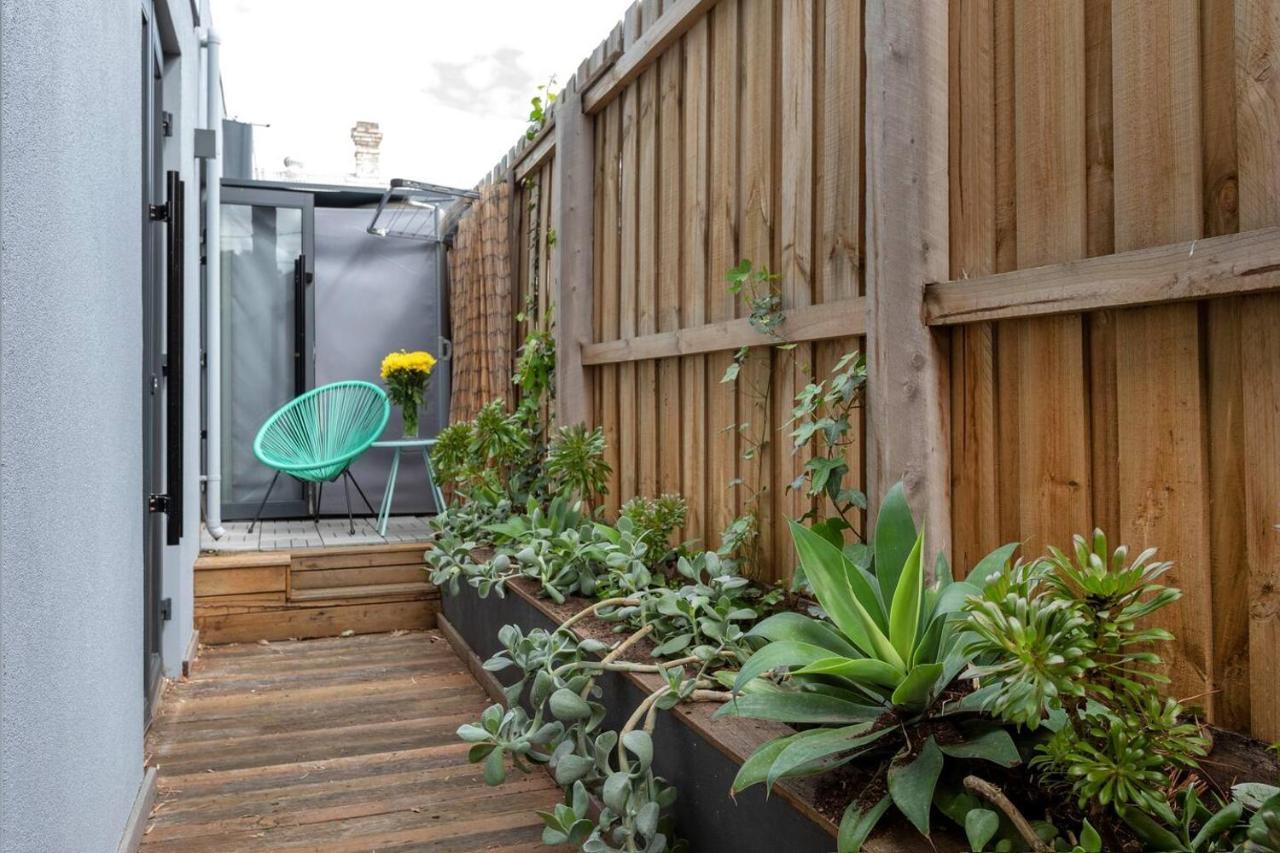 The Kings Domain At The House Of Windsor By Ready Set - Ground Level Holiday home Melbourne