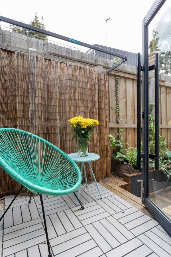 The Kings Domain At The House Of Windsor By Ready Set - Ground Level