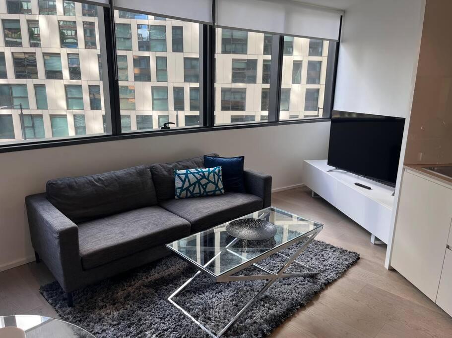 Wyndel One Bedroom Col8302 * Melbourne
