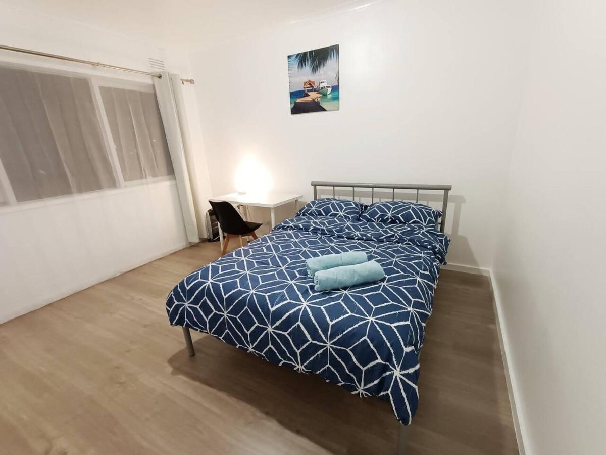 Villa Promo! Entire 2 Bedroom Unit Near Train Station! Free Parking & Wifi! *