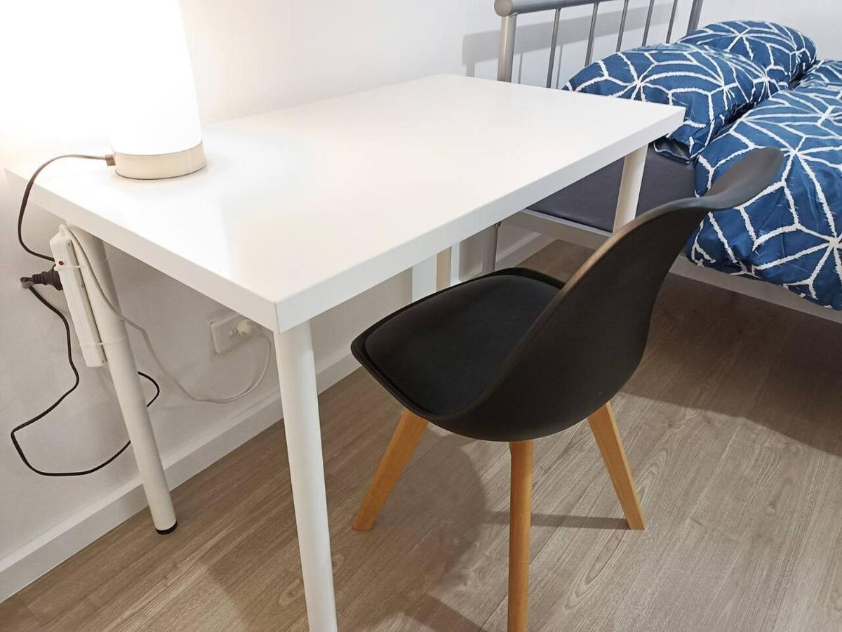 Promo! Entire 2 Bedroom Unit Near Train Station! Free Parking & Wifi! *