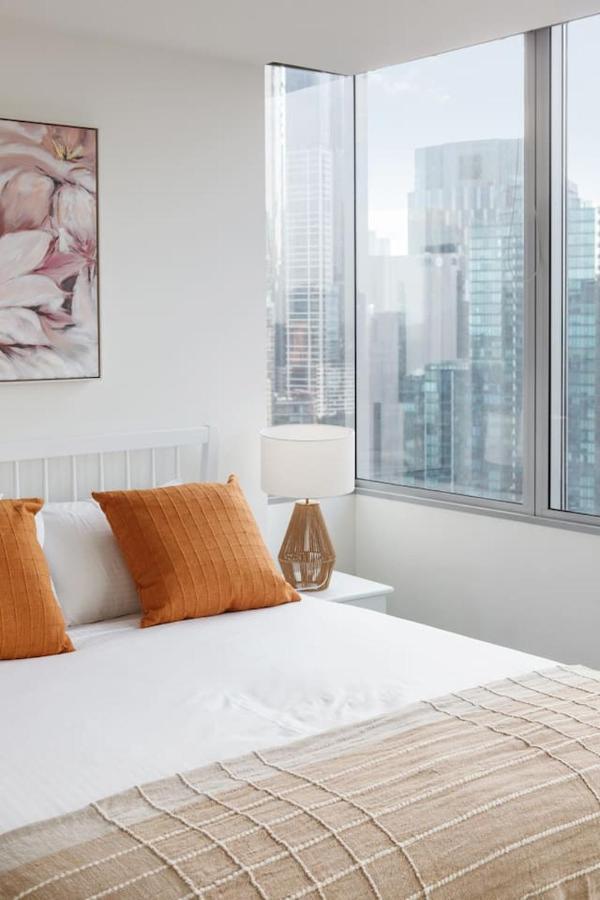 Apartment Elevated Elegance - Your Stylish Urban Sanctuary *