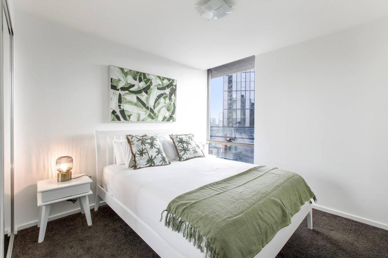 Apartment Elevated Elegance - Your Stylish Urban Sanctuary *