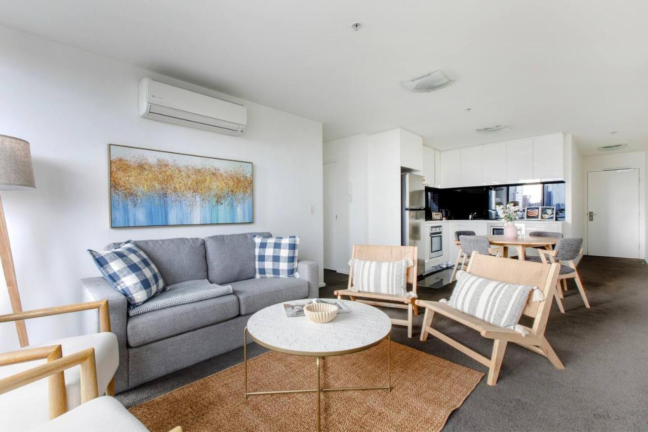 Apartment Elevated Elegance - Your Stylish Urban Sanctuary *