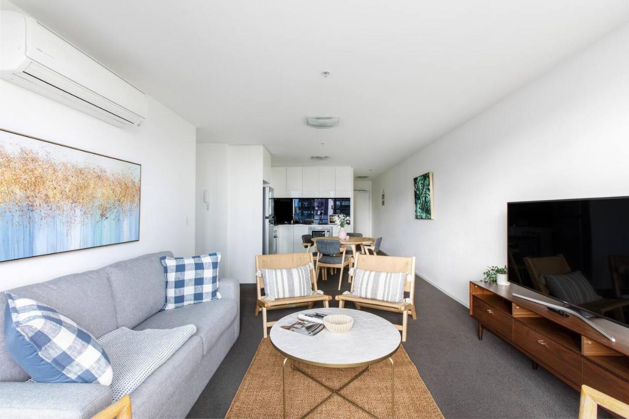 Apartment Elevated Elegance - Your Stylish Urban Sanctuary *