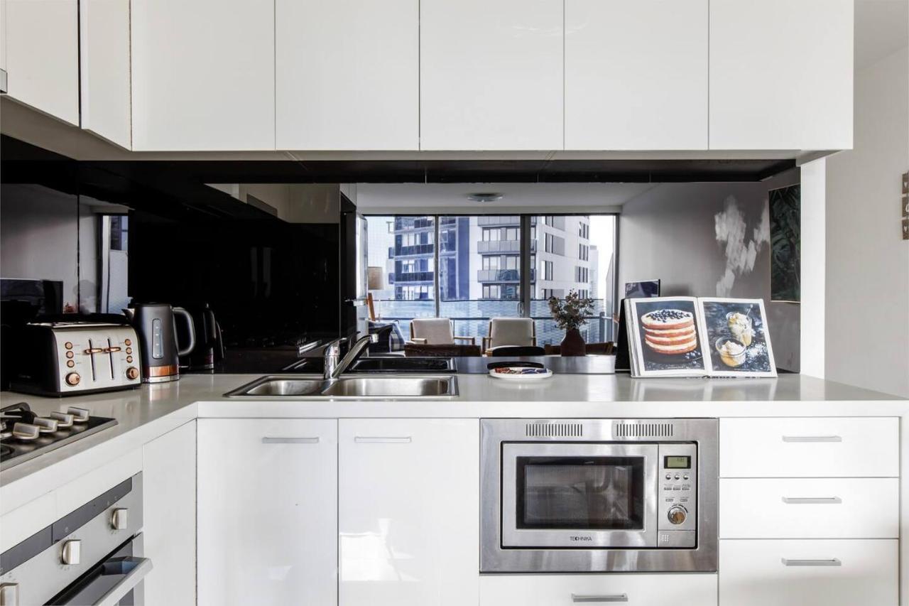 Elevated Elegance - Your Stylish Urban Sanctuary *