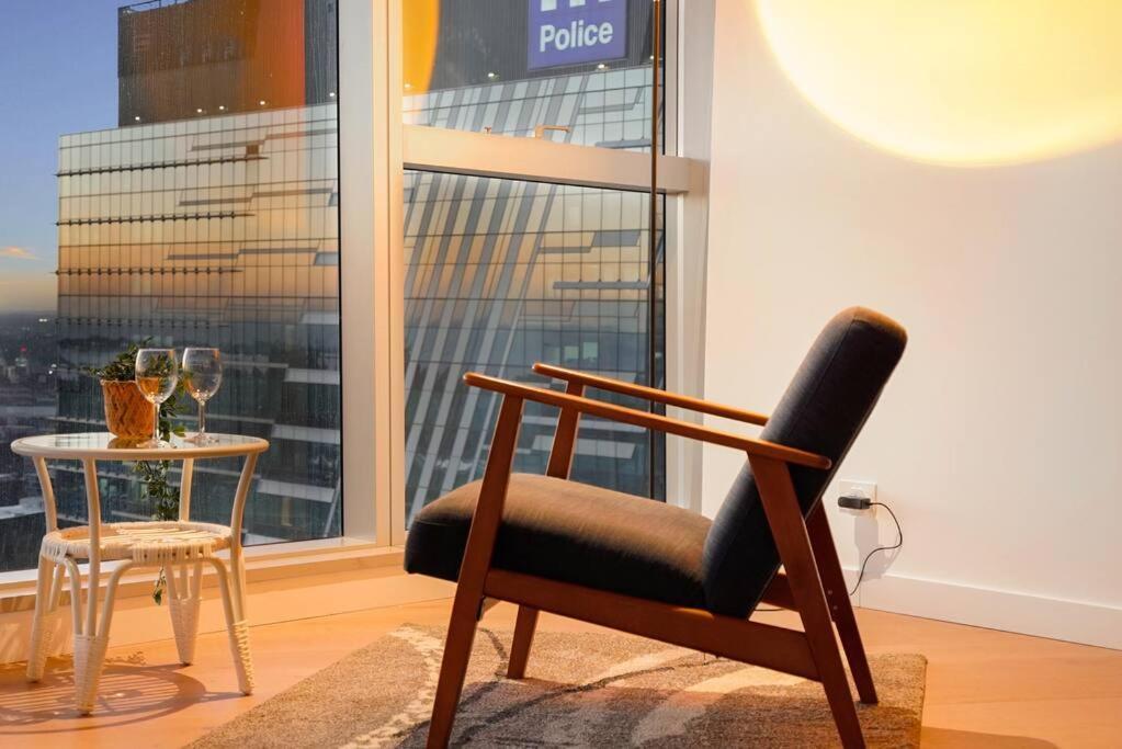 The Breathtaking Sunset In Cbd-3b2b1c Apartment Melbourne