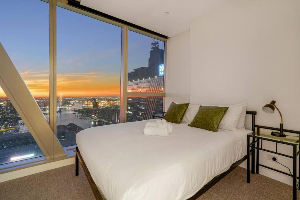 The Breathtaking Sunset In Cbd-3b2b1c Apartment Melbourne