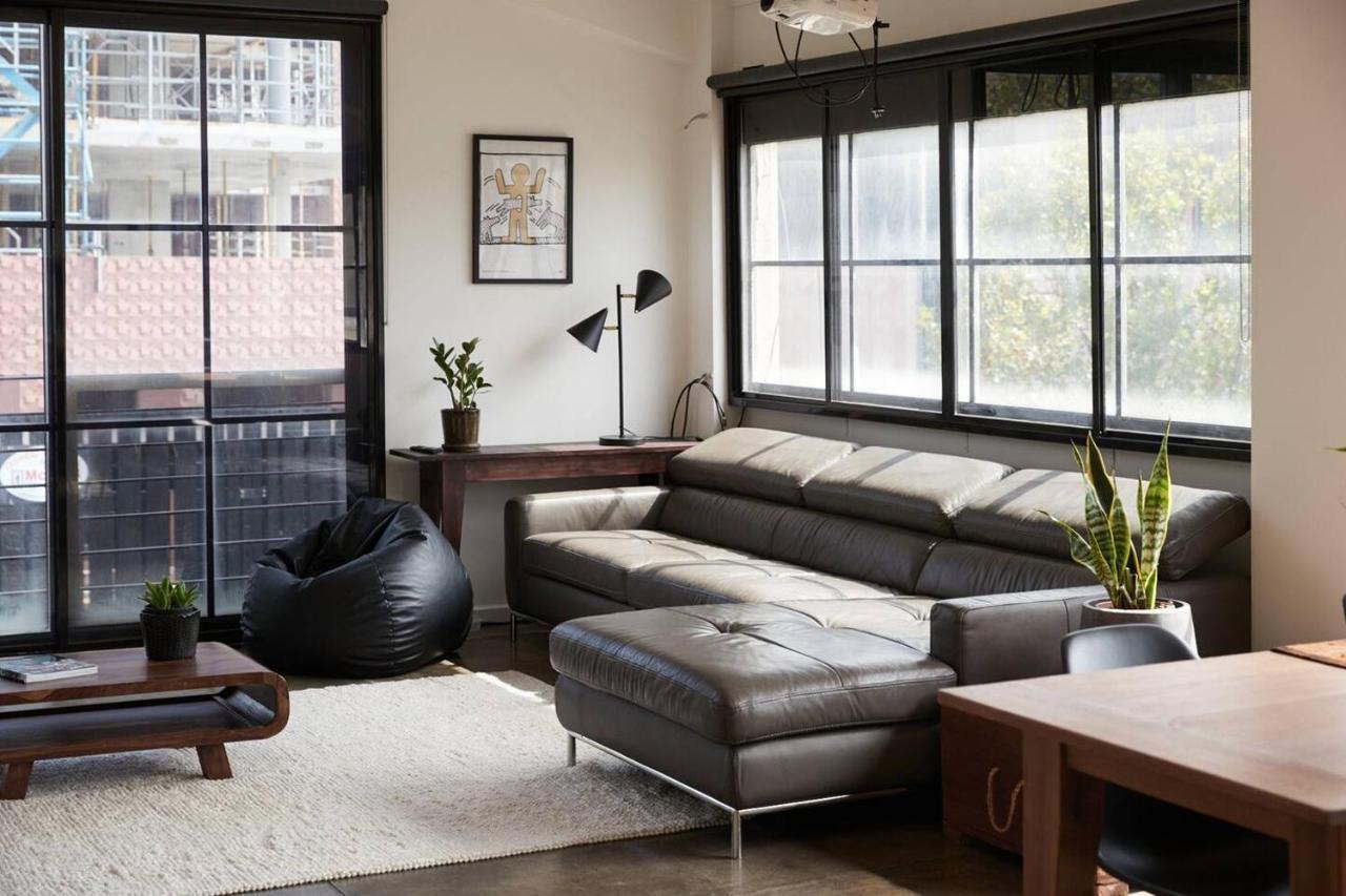 Johnston Creative - A 1950s Warehouse Conversion Apartment