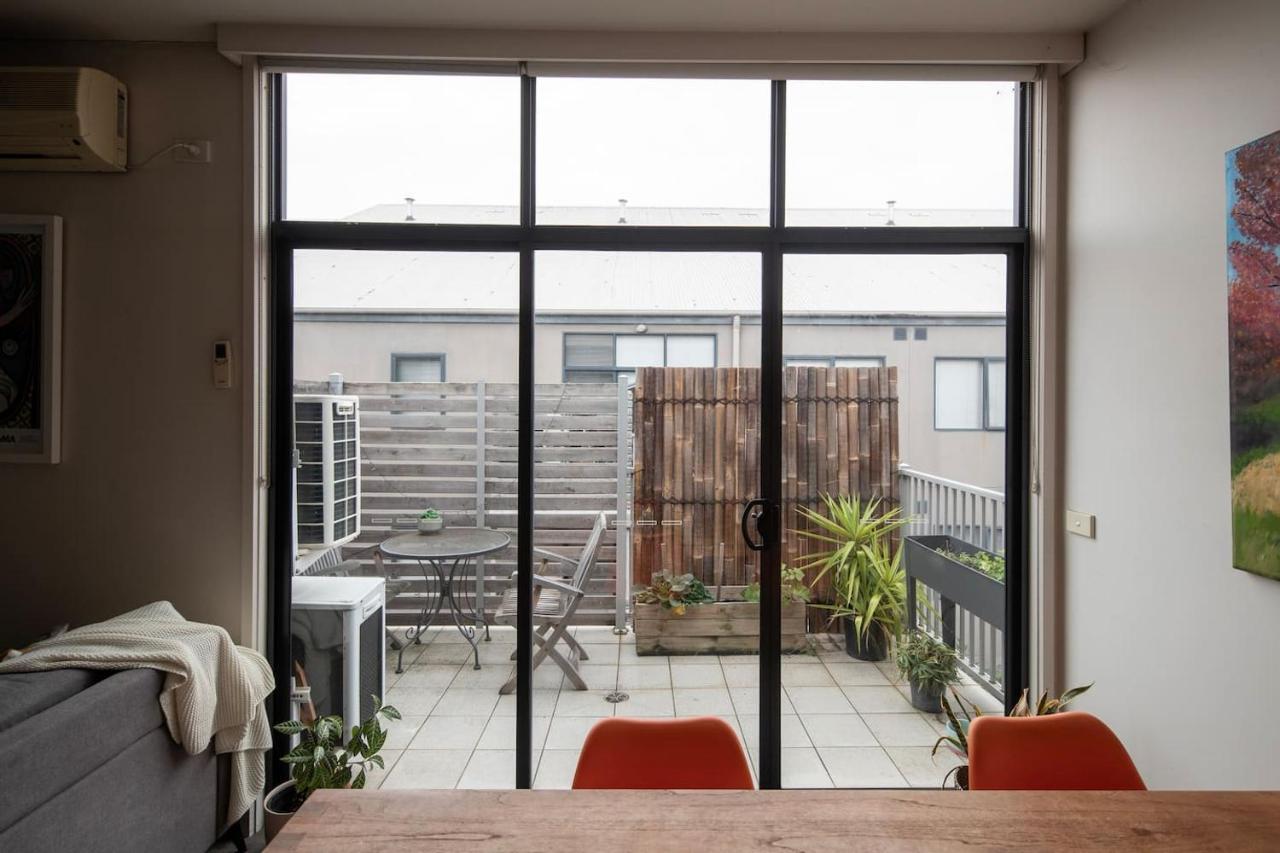 Collingwood Cool Bordering Vibrant Richmond * Melbourne