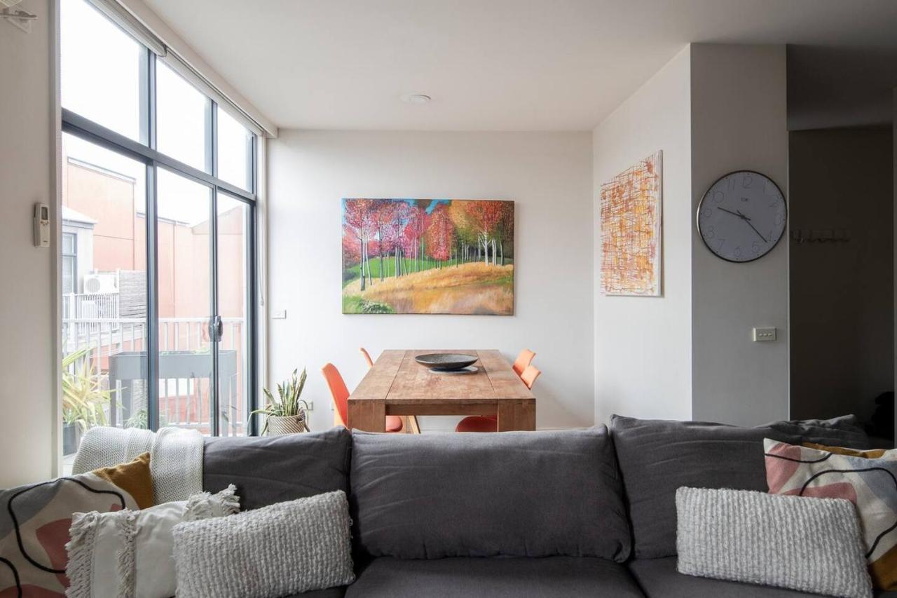 Collingwood Cool Bordering Vibrant Richmond Apartment