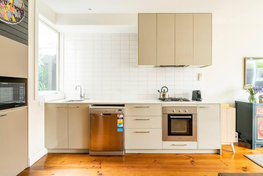 Modern House - 5 Mins To The City, & Free Car Park * Melbourne