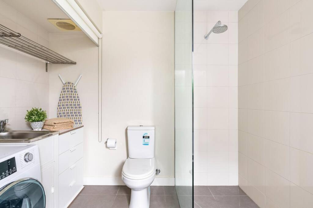 Modern House - 5 Mins To The City, & Free Car Park *