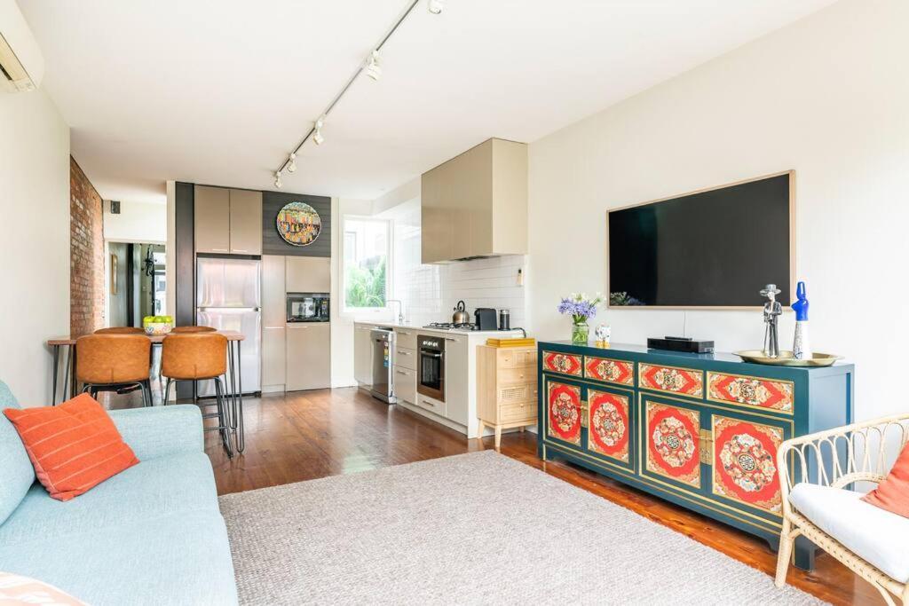 Modern House - 5 Mins To The City, & Free Car Park Villa