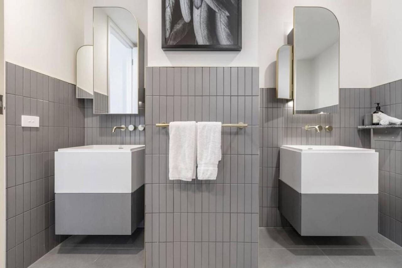 Luxurious 3 Brm Apartment Melbourne