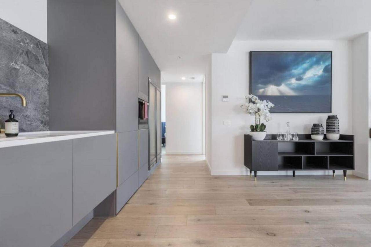 Luxurious 3 Brm Apartment Melbourne