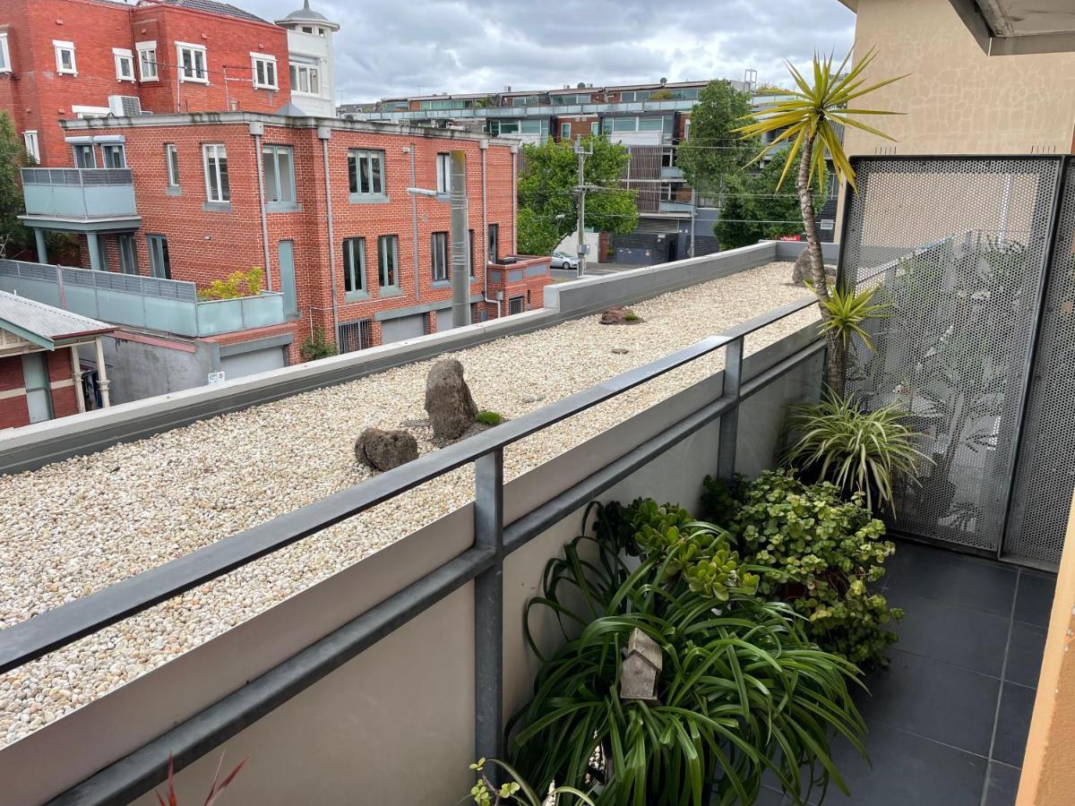 Radiance - Chic Fitzroy Street Apartment Melbourne