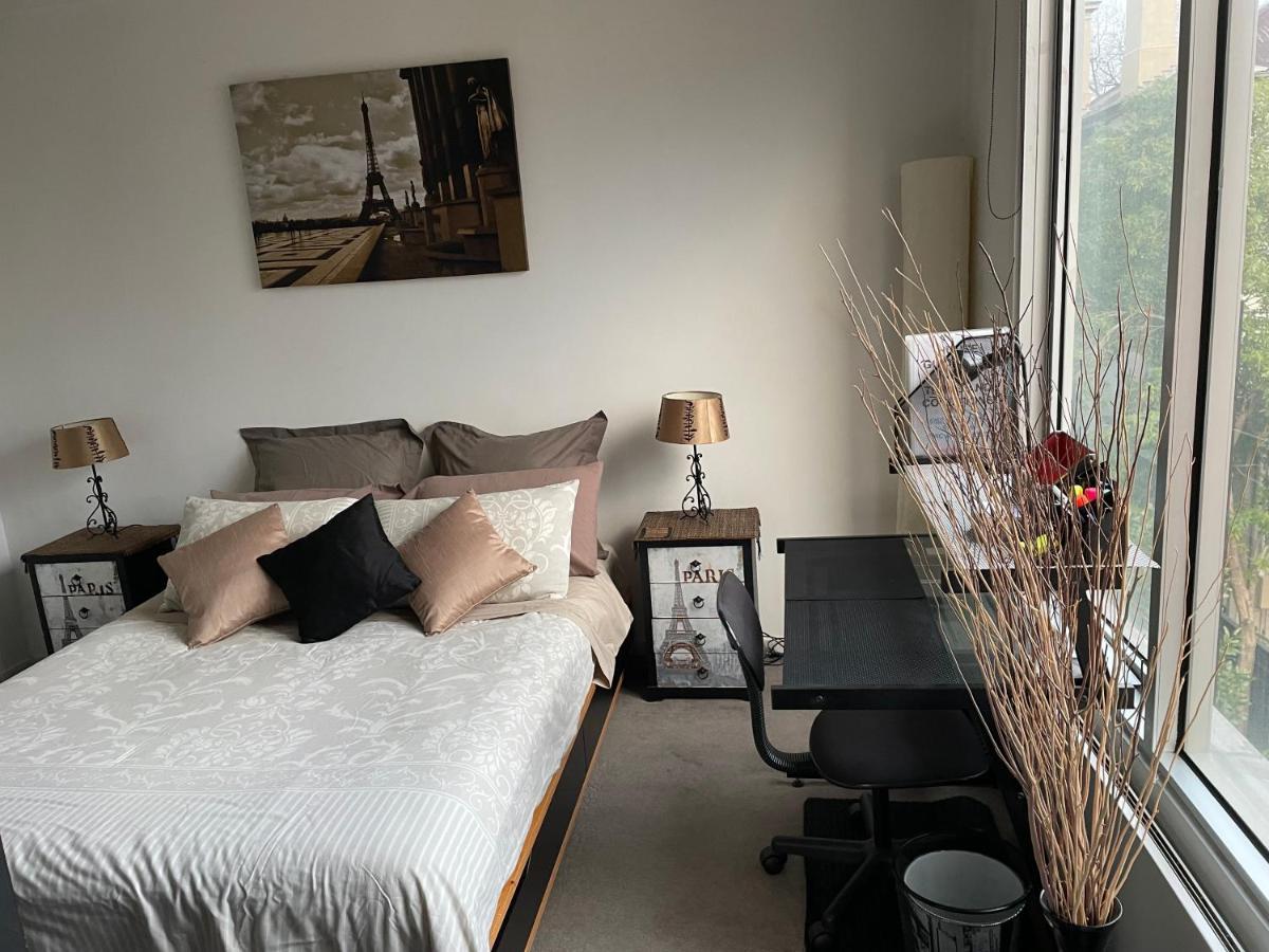 Radiance - Chic Fitzroy Street Apartment Melbourne