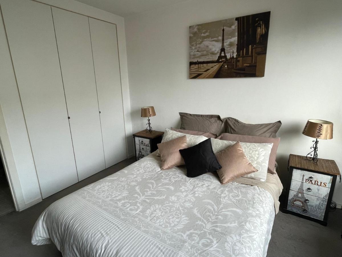 Apartment Radiance - Chic Fitzroy Street Melbourne