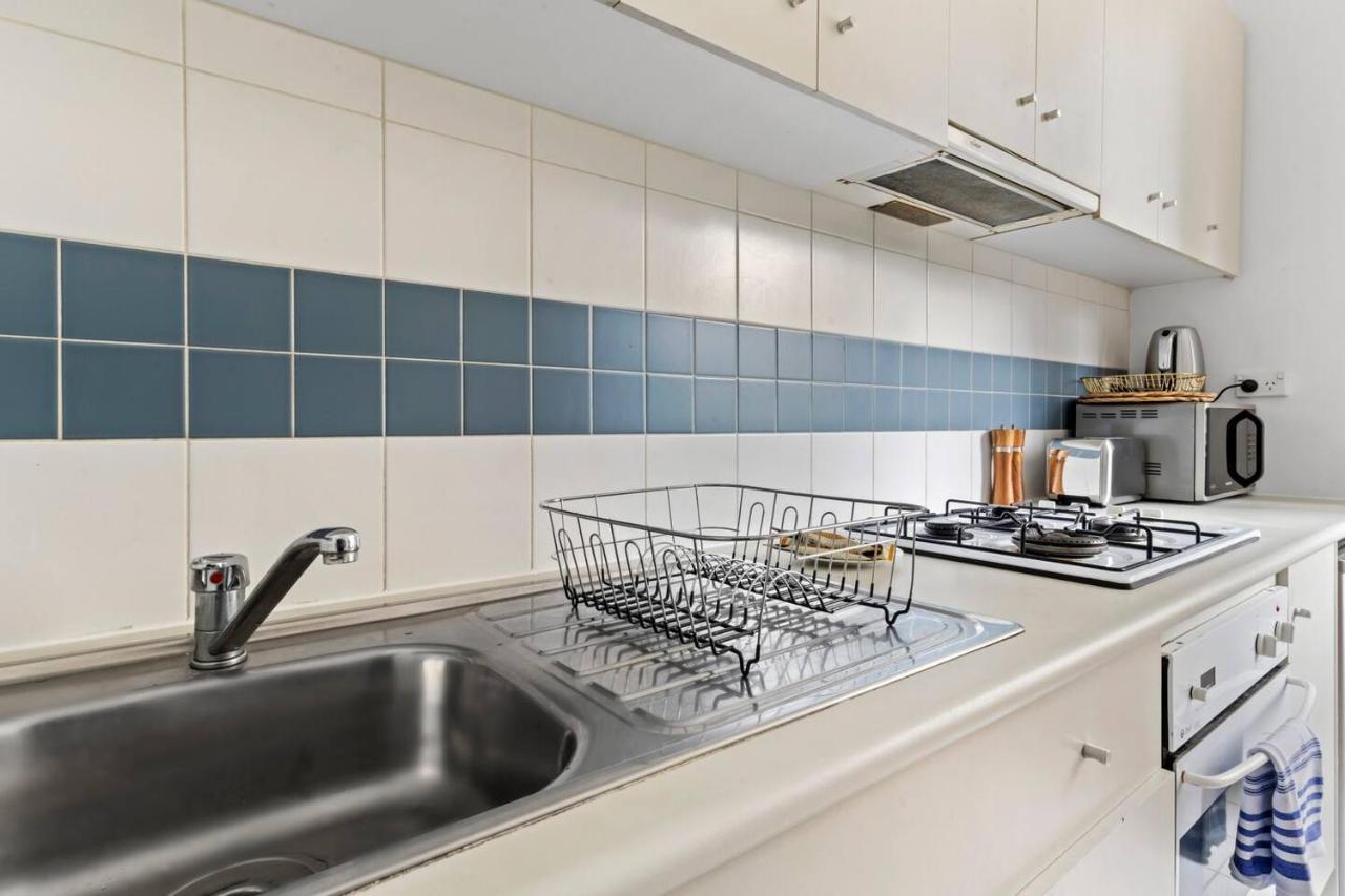 Easy-peasy Cbd Living With Parking Near Rmit Apartment Melbourne