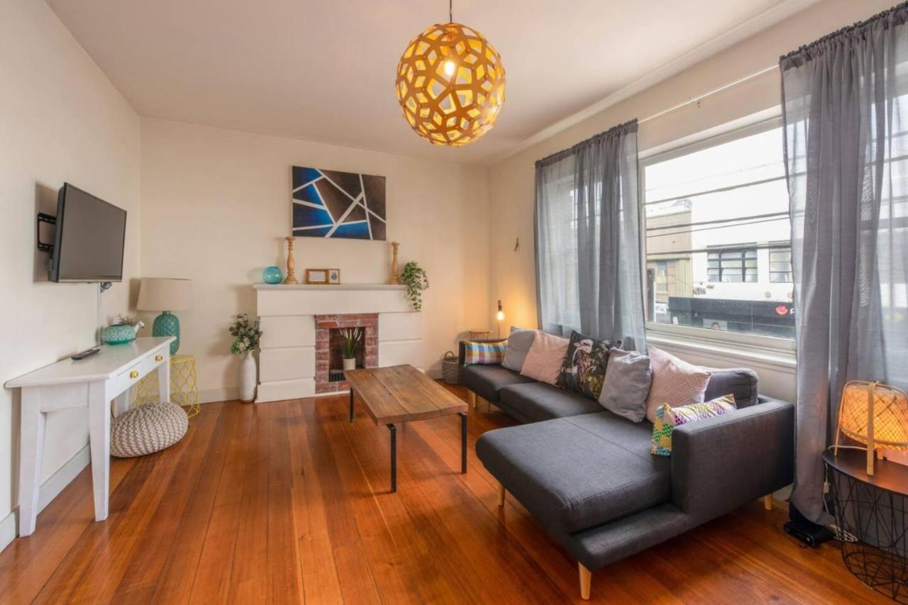 Apartment Bright & Sunny 2-bed Unit In The Heart Of St Kilda Melbourne