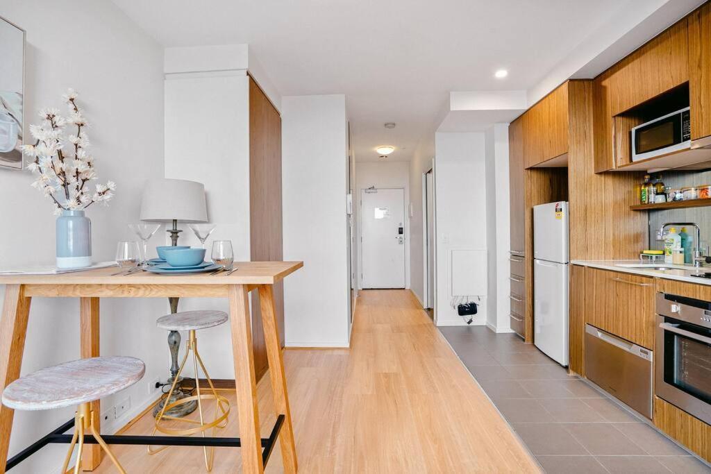 Bright Next To Flagstaff Garden W-view#oa26 Apartment Melbourne