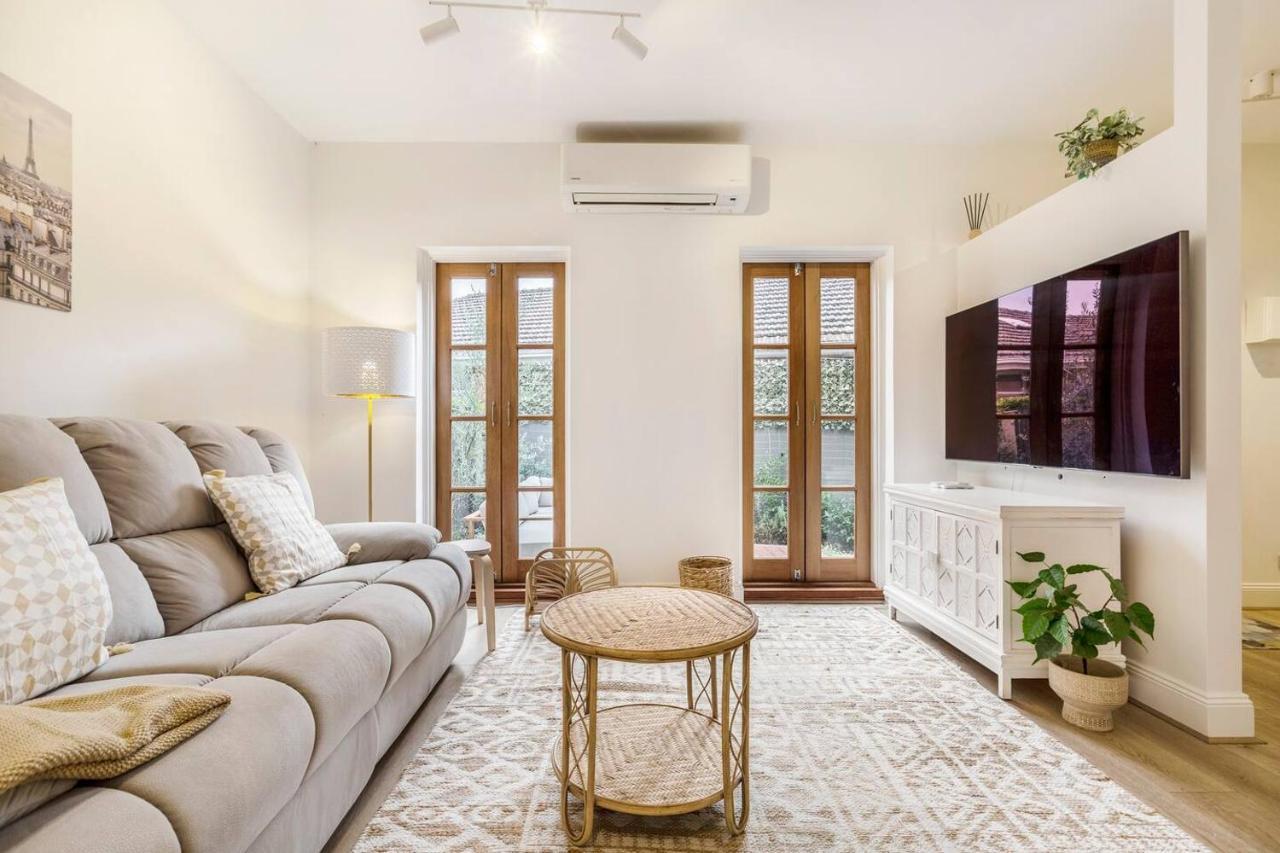 La Maison - Parisian Charm Moments From High Street Holiday home Melbourne