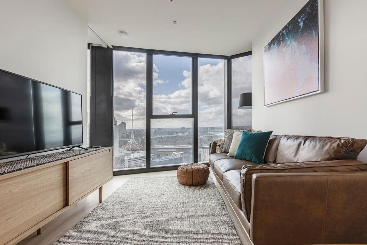 Elevated Style With A Stunning Outdoor Pool Apartment *