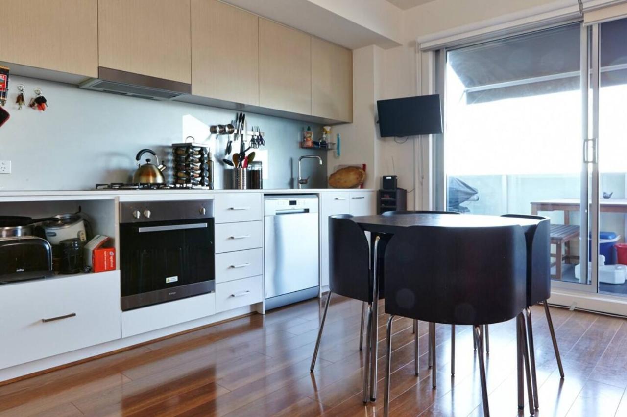 Highview On High St - A Balcony Haven In Northcote Apartment *