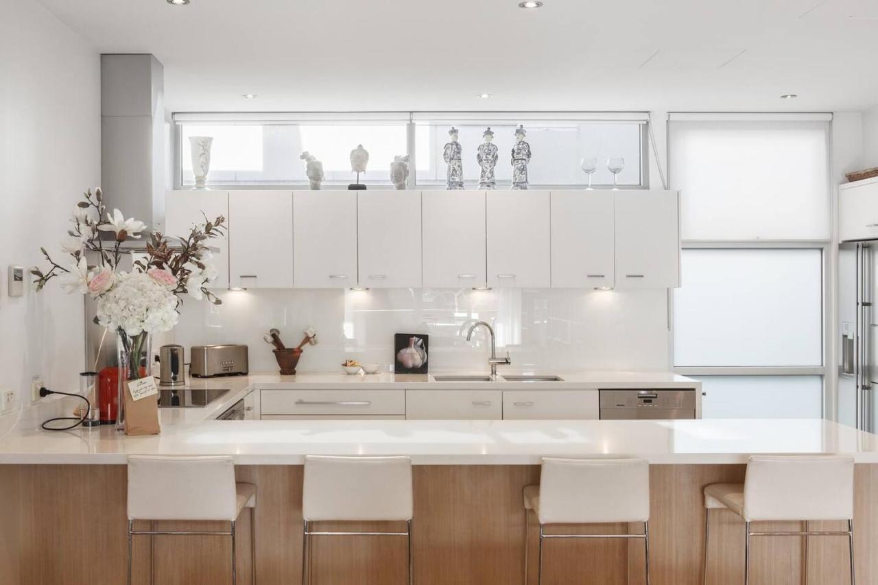Richmond Japanese-style Townhouse Close To Mcg *