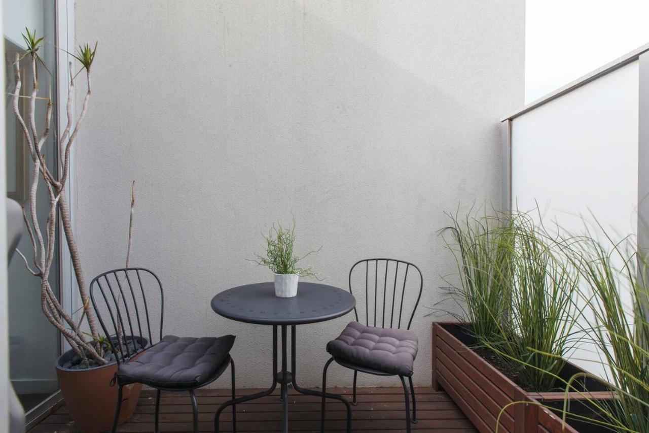 Richmond Japanese-style Townhouse Close To Mcg