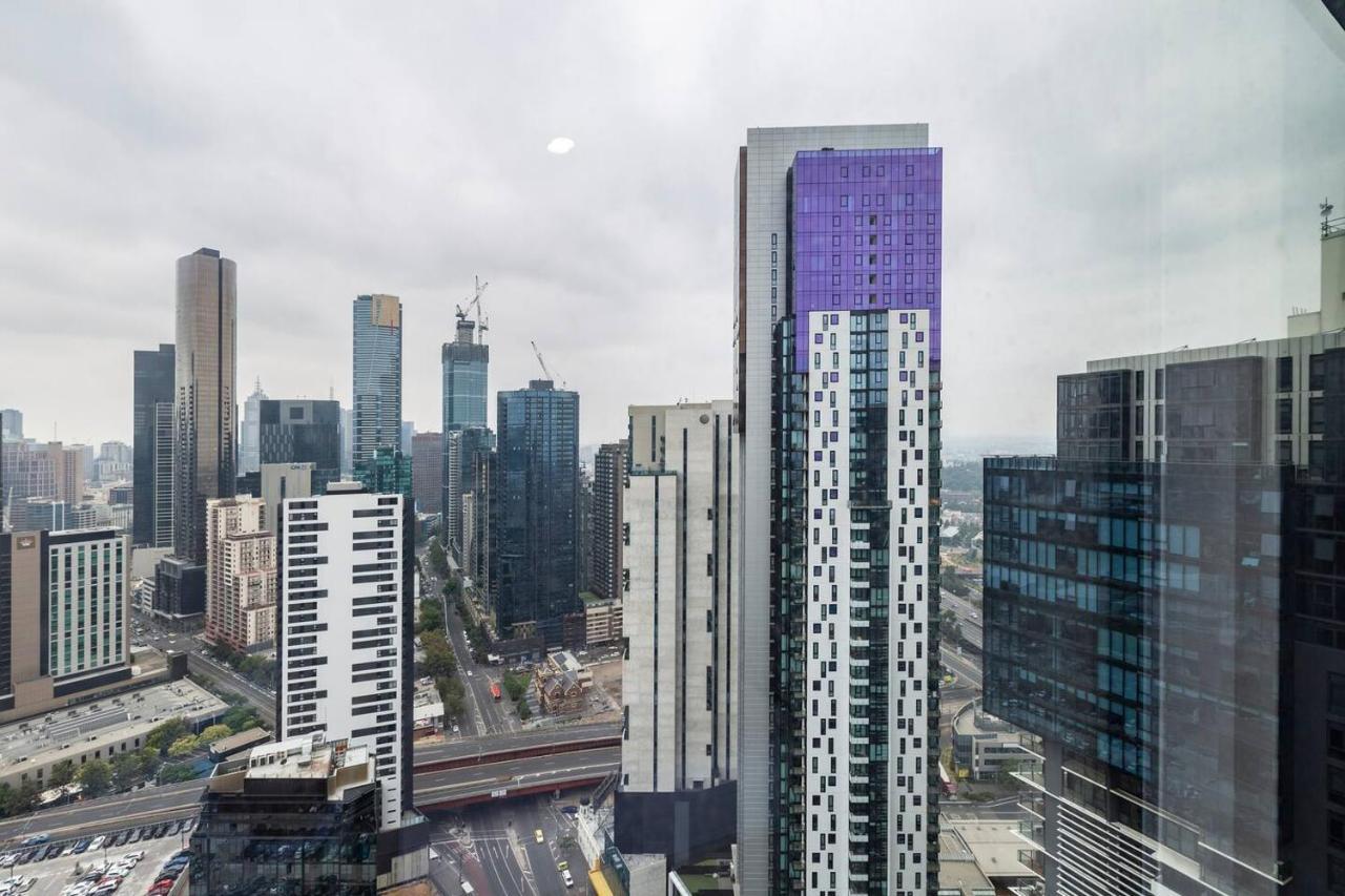 Southbank Pursuit - Skyline Views By The Yarra River *