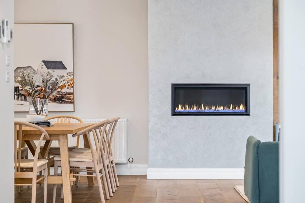 Spacious Luxury Hampton - Park Front Melbourne