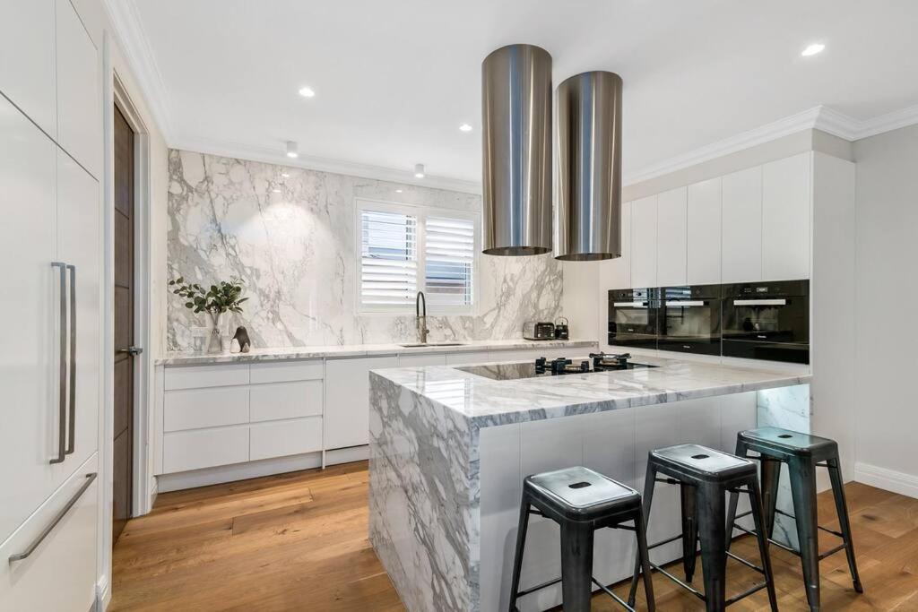 Spacious Luxury Hampton - Park Front