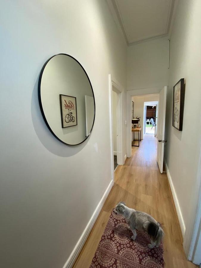 Walk To The Mcg & Aami Park - Free Late Checkout - Great Location & Backyard