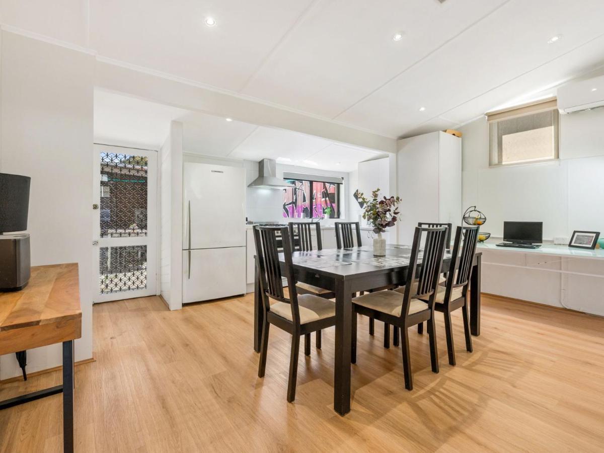Walk To The Mcg & Aami Park - Free Late Checkout - Great Location & Backyard Melbourne
