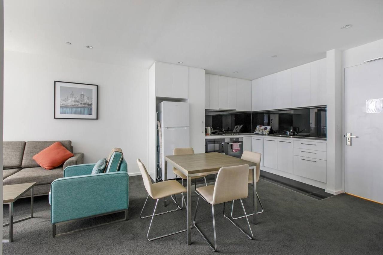 Kavanagh Cool - A Resort-style Pad Melbourne