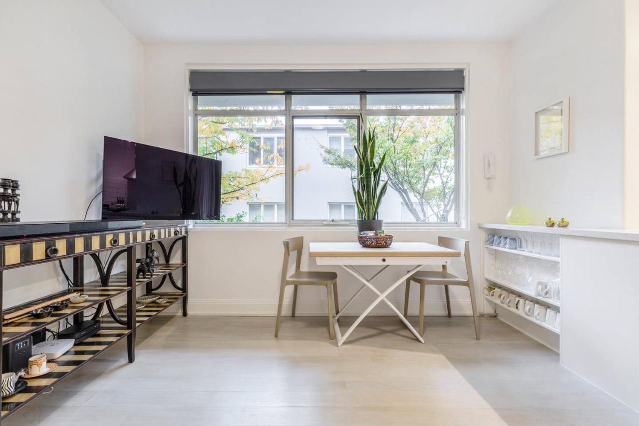 Apartment 'the Courtyard Chateau' Fresh And Modern Off Toorak Rd