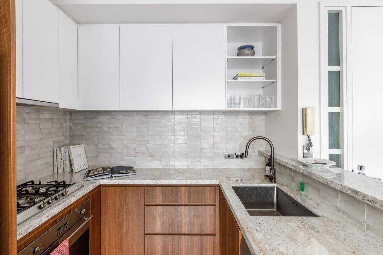 Majorca Classic - Boutique Flinders Lane Balcony Pad * Melbourne
