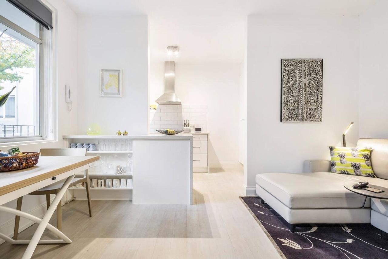 'the Courtyard Chateau' Fresh And Modern Off Toorak Rd Apartment *
