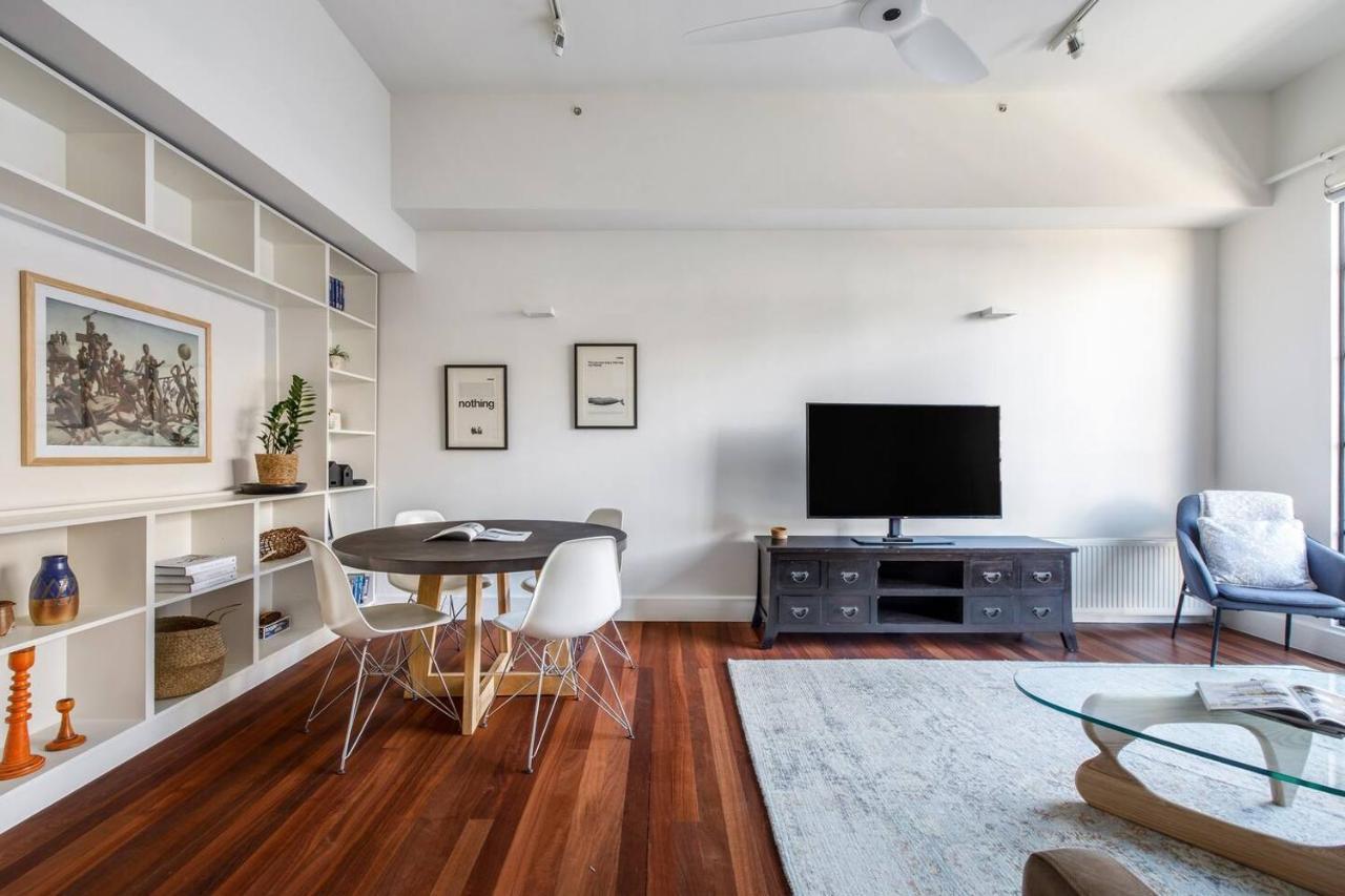 Majorca Classic - Boutique Flinders Lane Balcony Pad Apartment *