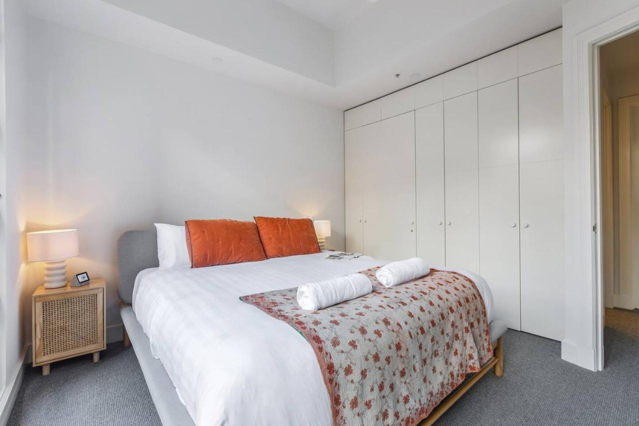 Majorca Classic - Boutique Flinders Lane Balcony Pad * Melbourne