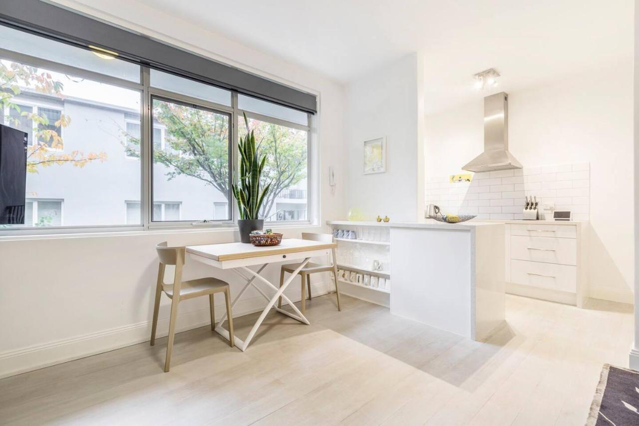 'the Courtyard Chateau' Fresh And Modern Off Toorak Rd * Melbourne